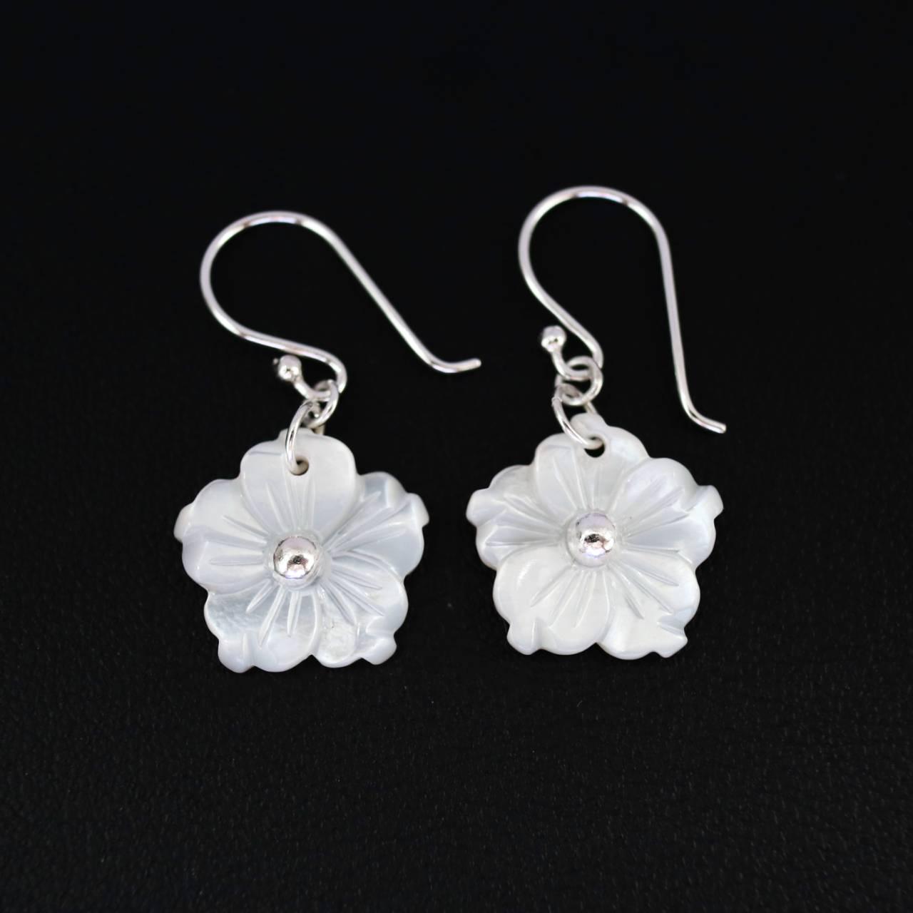 Boucles D'oreilles Pendantes Perles De Culture Et Nacre - Blanc, Dormeuses En Acier - Neuf Avec étiquettes