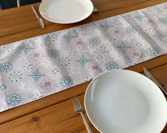 Snowflake Christmas Table Runner / Holiday Table Decorations, 192 x 32cm, cotton, handmade in the UK - Grey Snowflakes.