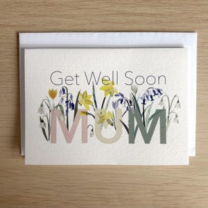 Gute Besserung Karte für Mama, hübsche Blumenkarte für Mama die ihr alles Gute wünscht.  Handgefertigt in Großbritannien.