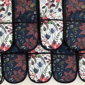 Christmas Oven Gloves / Kitchen Oven Mitts / Pot Holder / Housewarming Gift / Winter Floral / Navy Blue