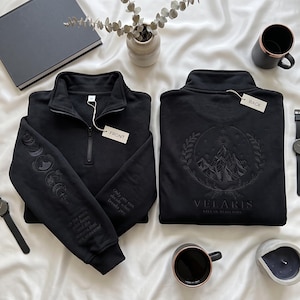 Velaris City Sweatshirt mit besticktem Viertelreißverschluss, inspiriert von Night Court, Geschenkidee für Fantasy-Romantik-Fans, gemütliche Kleidung für Bücherwürmer