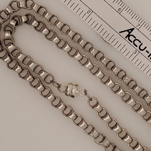 Box rolo chain bracelet in double wrap, matte silver, silver tone magnetic clasp