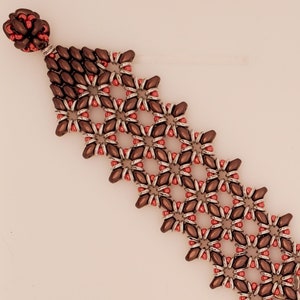 o lace bracelet of a lattice with SuperDuo beads, O-beads and seed beads, hand made beaded button and loop closure