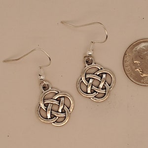Celtic Knot Earrings with 4 lobes, in antique silver finish, double-sided, silver finish ear wires