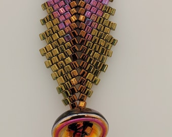 Low Profile Cubed Arrow Bracelet in peyote & herringbone stitch of 1.5mm cubes in metallic gold, bronze, and magenta, cup button/loop close