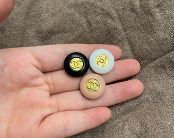 17mm-Veritable vintage  Chanel buttons
