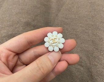 22mm-Flower Veritable vintage  Chanel buttons