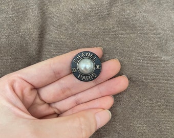Botones Chanel vintage negros de 23 mm