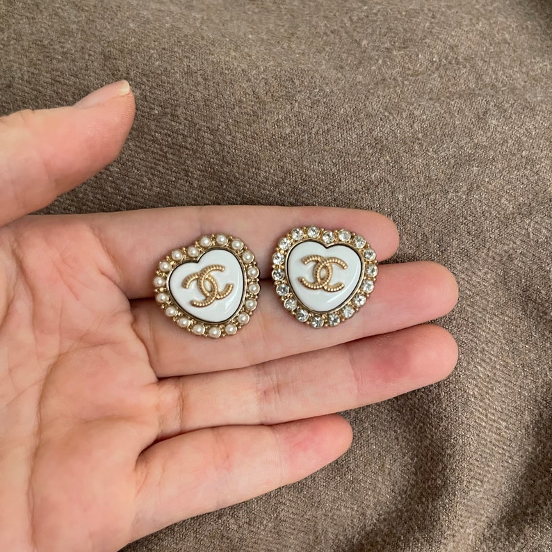 21mm-Heart Veritable vintage Chanel buttons image 3