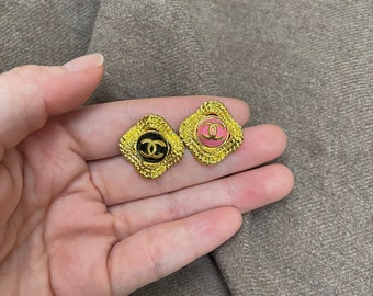20mm-Gold Veritable vintage  Chanel buttons