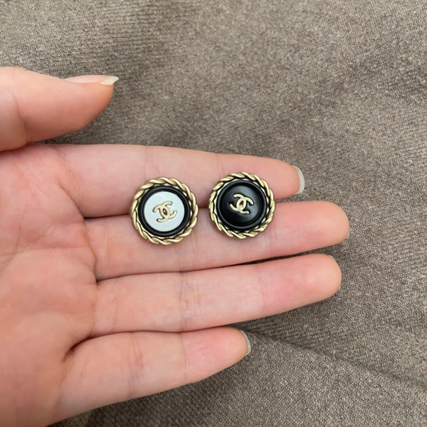 18mm-Veritable vintage  Chanel buttons