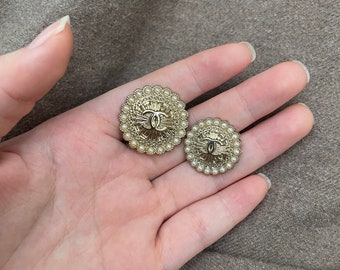 27mm/22mm-Pearl vintage  Chanel buttons