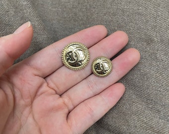 20mm/15mm-Gold Veritable vintage  Chanel buttons