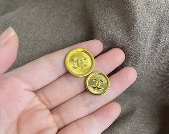 16mm/20mm-Gold Veritable vintage  Chanel buttons