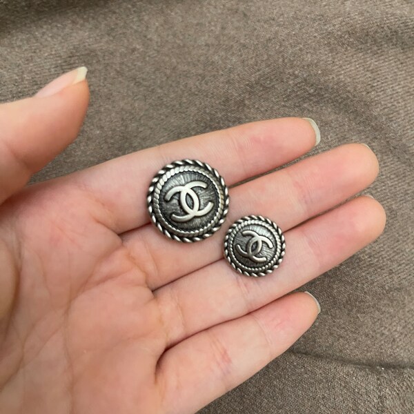 16mm/22mm-Veritable vintage  Chanel buttons