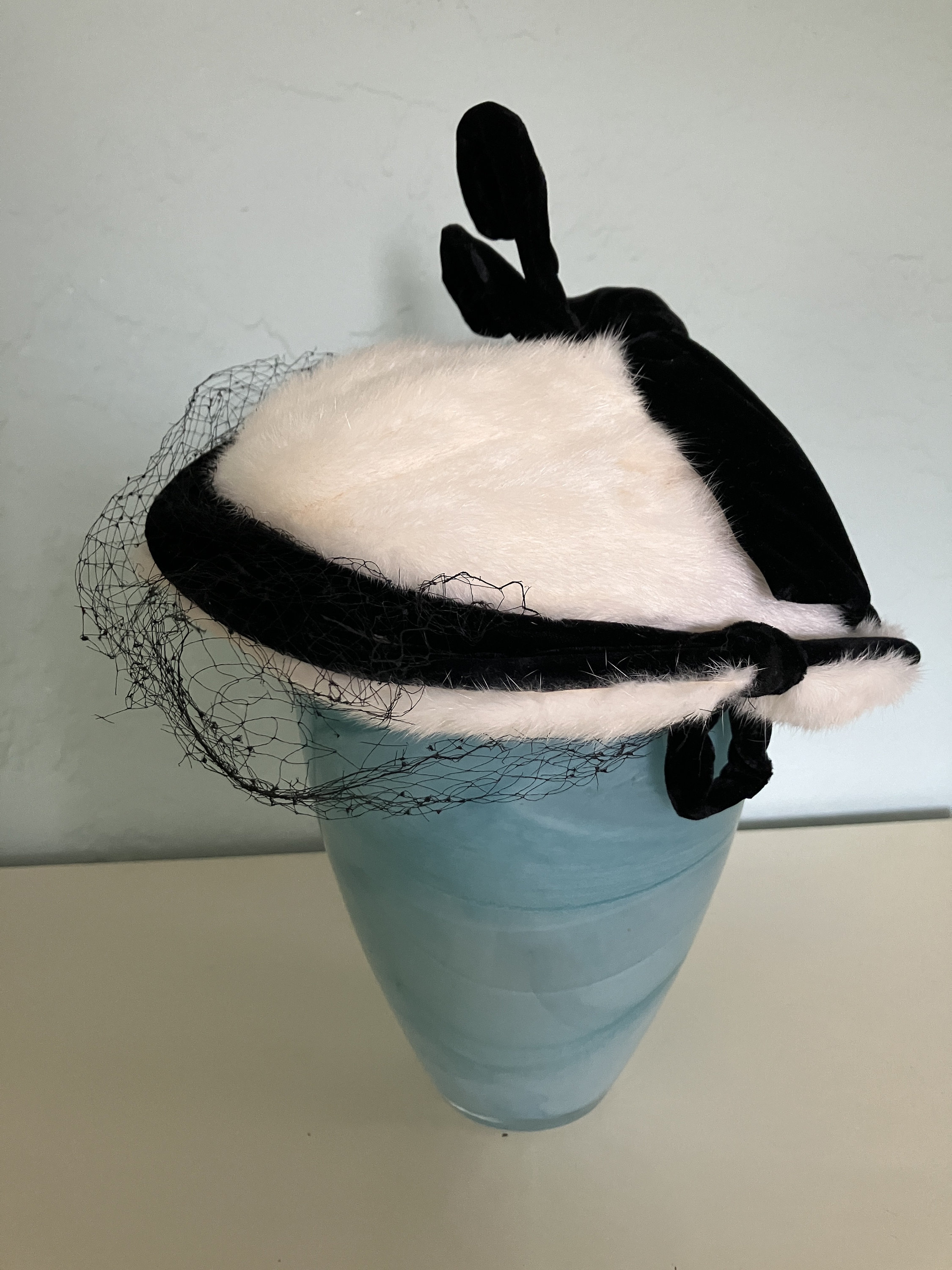 Velour black hat white mink trim and veil Late 1800s/Early 1900s Black Velvet Ostrich Feather Floral  main image 4