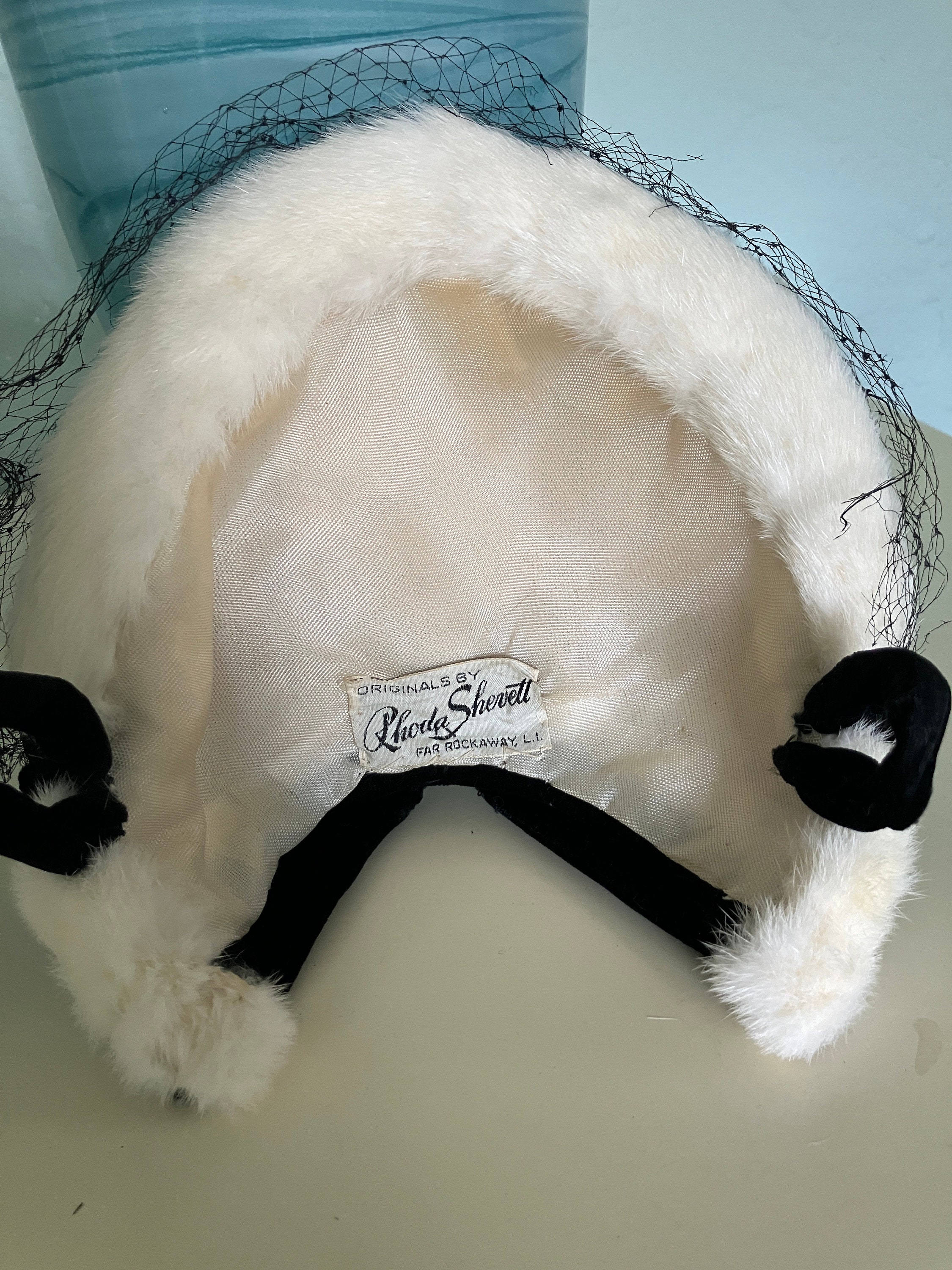 Velour black hat white mink trim and veil Late 1800s/Early 1900s Black Velvet Ostrich Feather Floral  main image 3