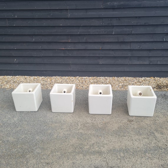 Ceramic white cube vintage cistern sinks