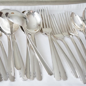 Tudor Plate Oneida Community Silverware Set (65 pieces)