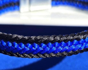 Pulsera policial: cordón de satén tejido azul y negro, cierre magnético, tallas personalizadas.