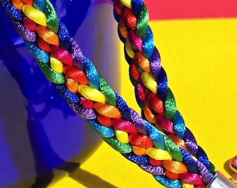Llavero Orgullo LGBTQ: Colores de la Bandera del Orgullo, Pulsera o Cordón, Satén Tejido a Mano con Gancho de Langosta