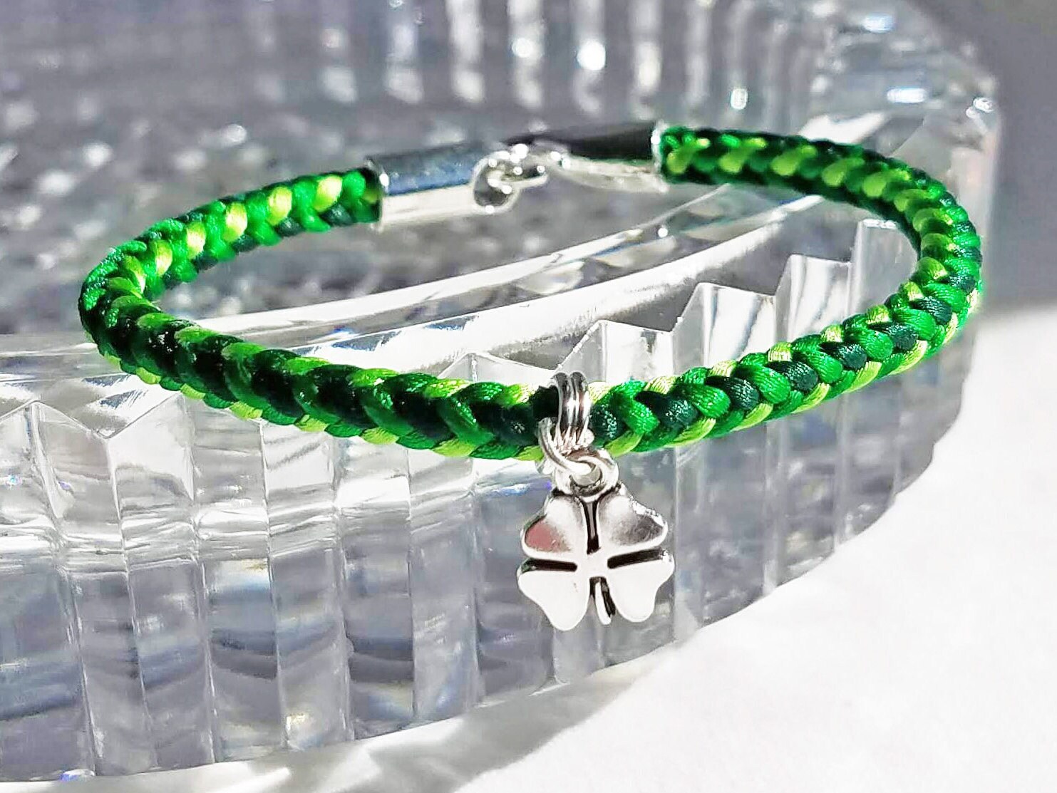 Bracciali per il giorno di San Patrizio - Bracciali quadrifoglio - Fortuna degli irlandesi - Italia