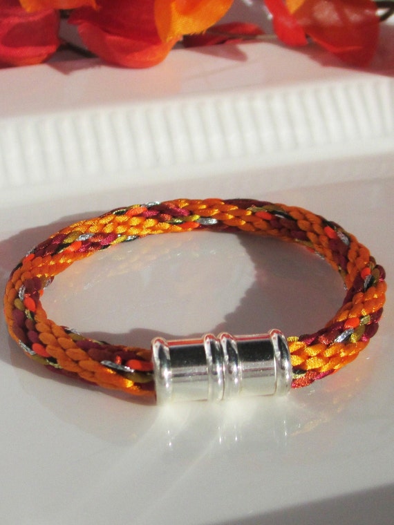 Bracelet Ajustable Fleur En Pierre Rouge Et Crochet Marron - Coton Ciré, Style Amitié