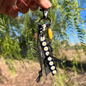 The Golden Daisy Keychain