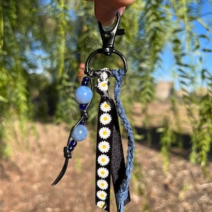 The Blue Daisy Keychain