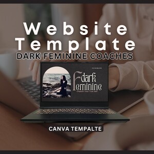 Könnte beinhalten: Ein Laptop mit einer Website-Vorlage auf dem Bildschirm. Die Vorlage ist für einen dunklen, weiblichen Coach und zeigt den Text "dark feminine" und "Unleash Your True Self". Der Laptop steht auf einem Tisch mit einer Tasse Kaffee im Hintergrund.