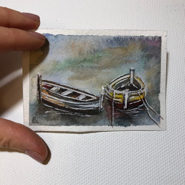 Petit paysage marin de deux bateaux, peinture aquarelle originale pour maison de poupée, décoration murale de 3 x 4 pouces.