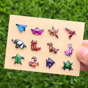 Jolies boucles d&#39;oreilles en origami/géométriques, faites main, uniques, dépareillées