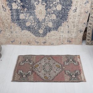 Vintage Turkish Doormat Rug: Wool & Cotton Entryway Rug (2x3 ft)