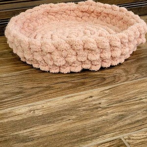 The Big Little Pet Bed, a Round Cat Bed made with Jumbo Yarn - TL Yarn  Crafts