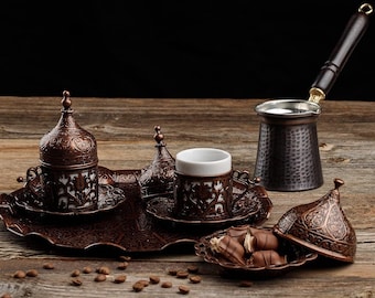 Ensemble complet de café turc grec arabe avec tasses, soucoupes, couvercles, sucrier et cafetière en cuivre, 12 pièces