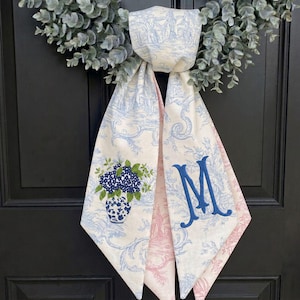 Bestickte Hortensienkranz-Schärpe, personalisierte Monogramm-Türdekoration, doppelte Toile-Osternkranz-Schärpe, personalisierte Frühlingsstickerei