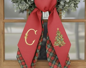 Gepersonaliseerde rode kerstkrans sjerp – aangepaste geborduurde vakantiestrik met monogram en boom, klassiek kerstdecor voor de voordeur