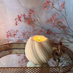Oval minimalistic soy wax pillar candle - Oval swirl candle - Aromatic scented candle - Gifts for her