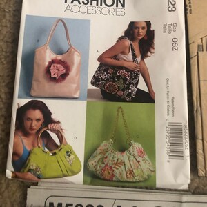 McCalls 5823 Fashion Accessories handbags boho bags purses shoulder bags casual tote bag Uncut sewing pattern
