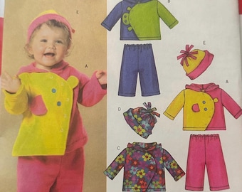 Simplicity 2428 Babies Romper With Appliqués, Booties and Blanket