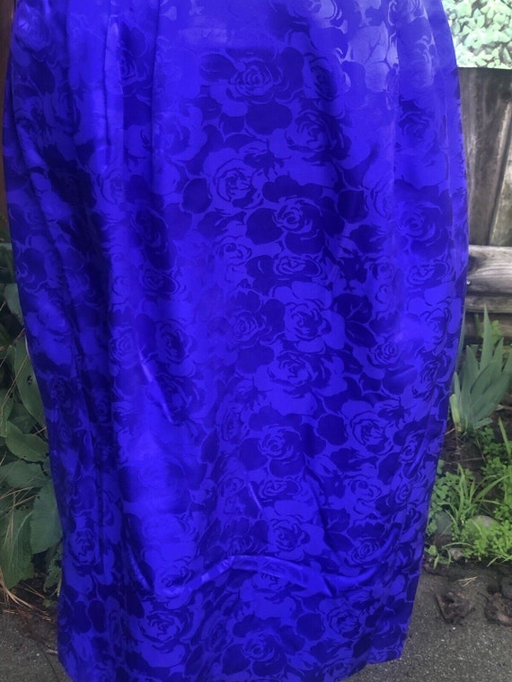 Women silk blouse and royal blue below knee skirt… - image 10