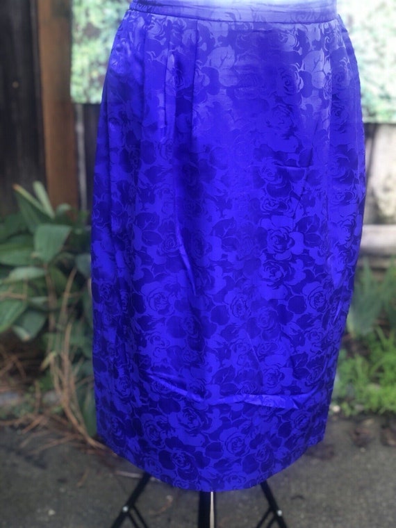 Women silk blouse and royal blue below knee skirt… - image 7