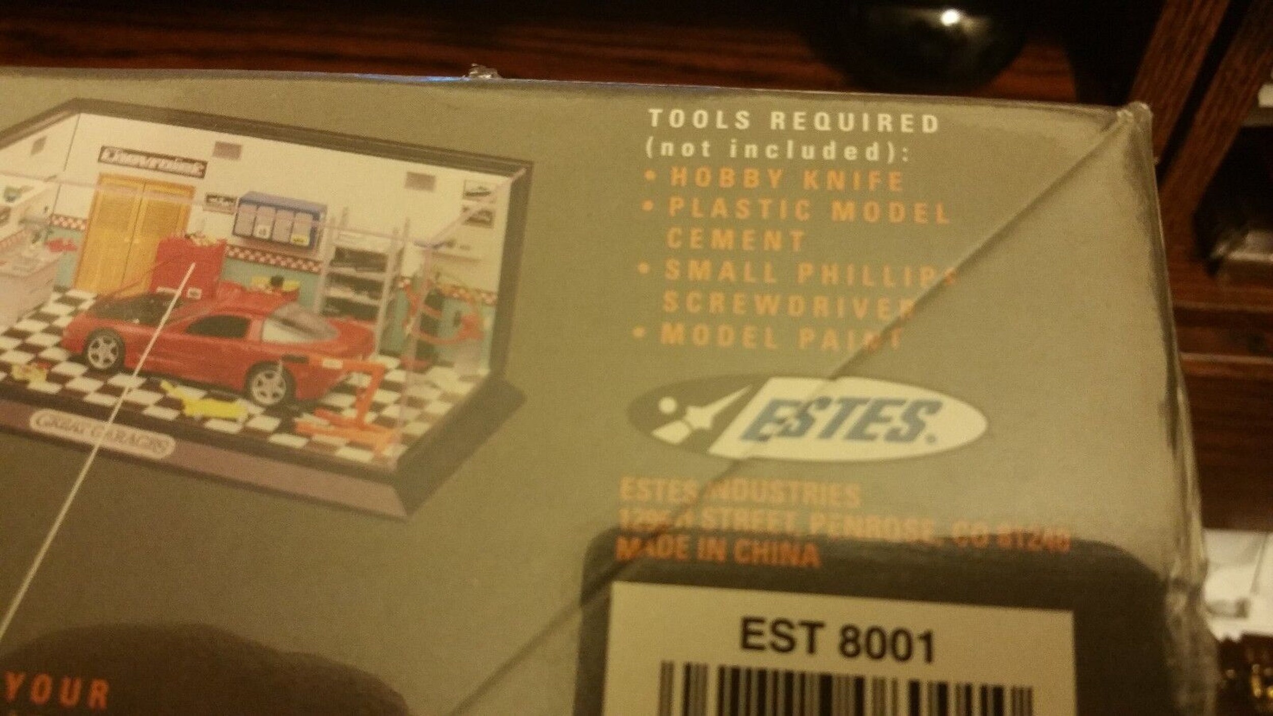 Estes Great Garages Chevrolet Corvette Model Display Kit Scale 1