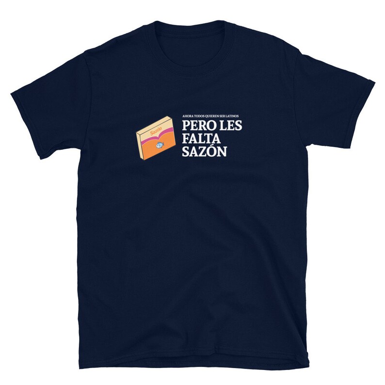 Pero les falta sazón (dark) Camiseta Unisex de Manga Corta imagen 2