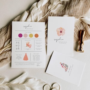 Pode incluir: Um conjunto de cartões brancos com desenhos florais e texto, incluindo um cartão de proposta de dama de honra com amostras de cores e uma ilustração de vestido. Um selo de cera dourada e detalhes florais completam a cena.