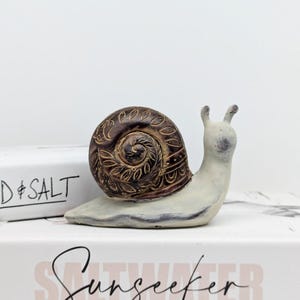 Roestig wit slakbeeldje | Slakcadeaus | Slakornament | Op de natuur geïnspireerde woondecoratie | Unieke woonaccenten