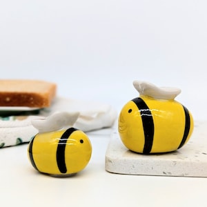 Yellow Honey Bee Salt Pepper Shaker Set | Bee Gifts | Tableware Decor | Gifts for Mom | Bee Decor