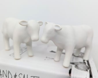 白い陶器の牛の置物像 - 2 個セット | 牛のギフト | カントリーギフト