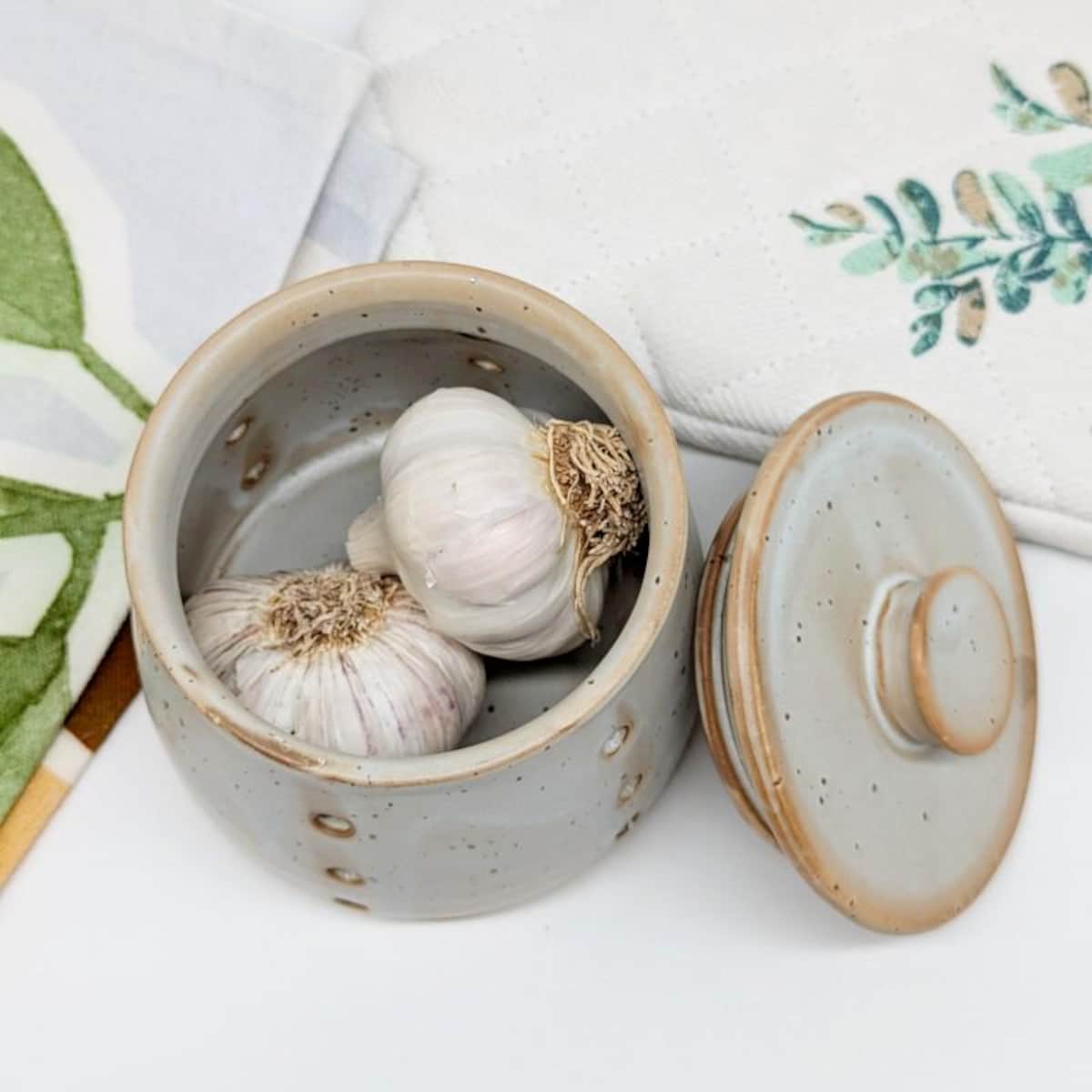 Speckled Ceramic Garlic Keeper | Garlic Storage | Unique Kitchenware