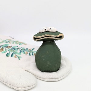 Funny Green Frog Cement Statue Ornament | Frog Gifts | Frog Garden Decor | Frog Sculpture | Funny Frog Figurine